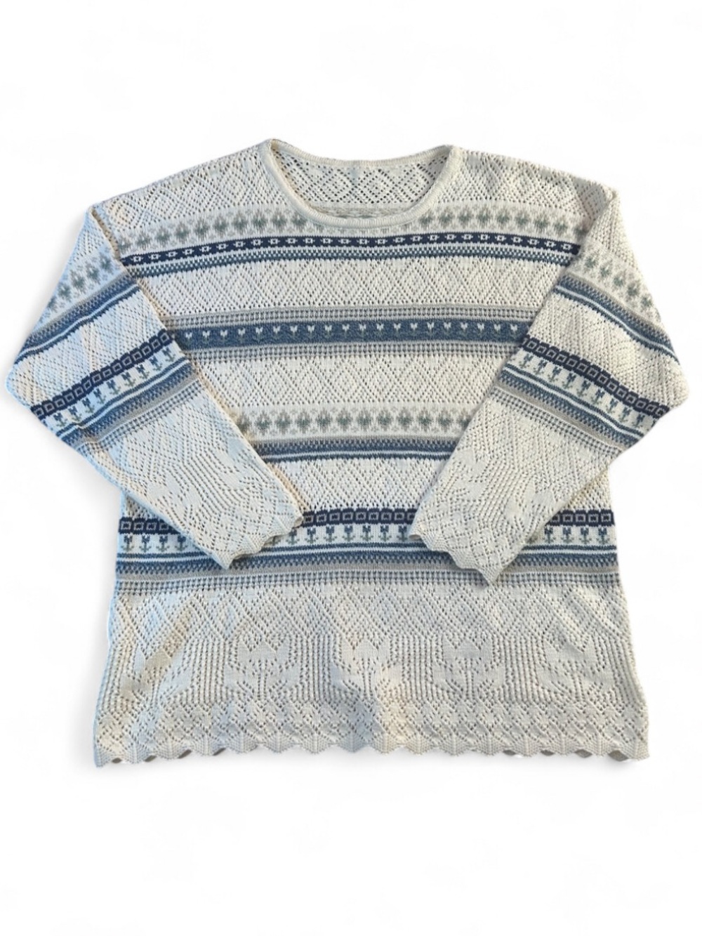 Women’s vintage size M Cream and Blue Patterned Knit Sweater